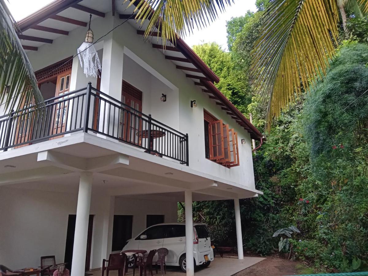 Jungle Village Homestay Pinnawala  Zewnętrze zdjęcie