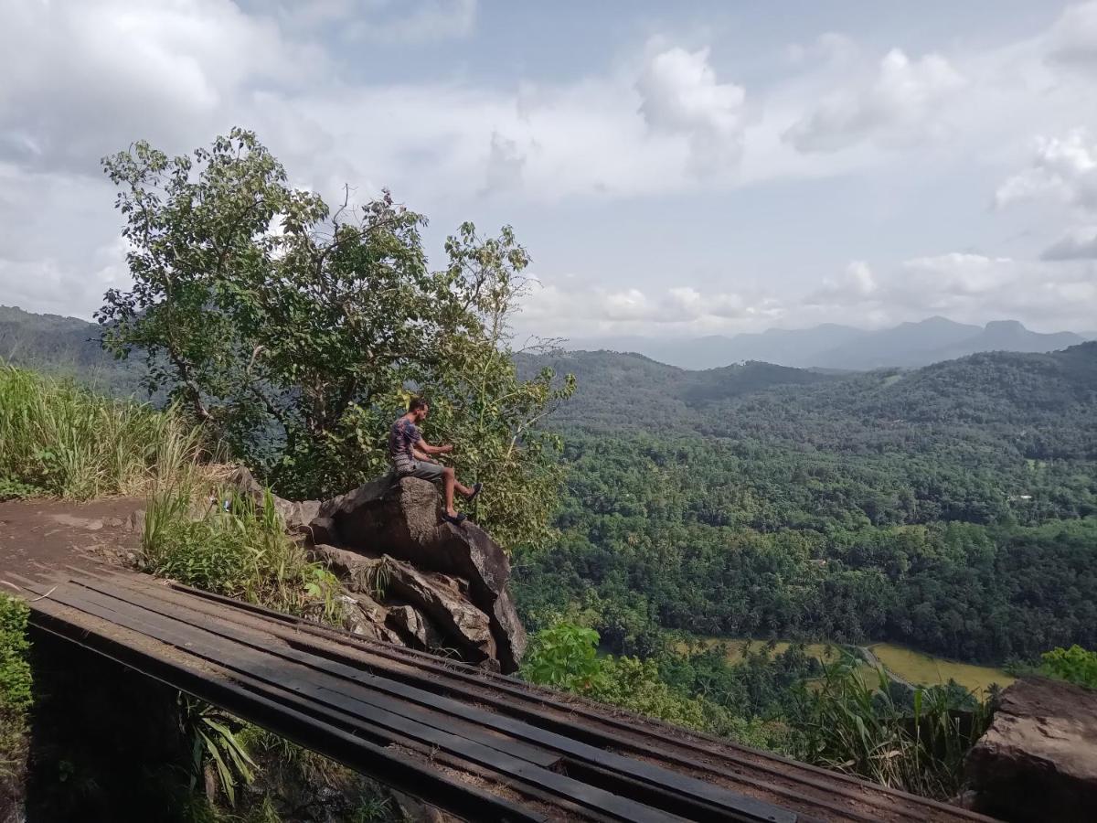 Jungle Village Homestay Pinnawala  Zewnętrze zdjęcie